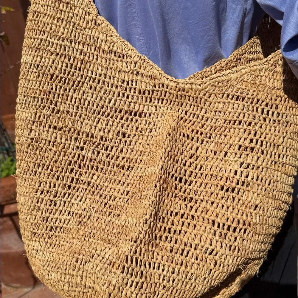 Handwoven Raffia Shoulder Bag - Picture 2 of 4